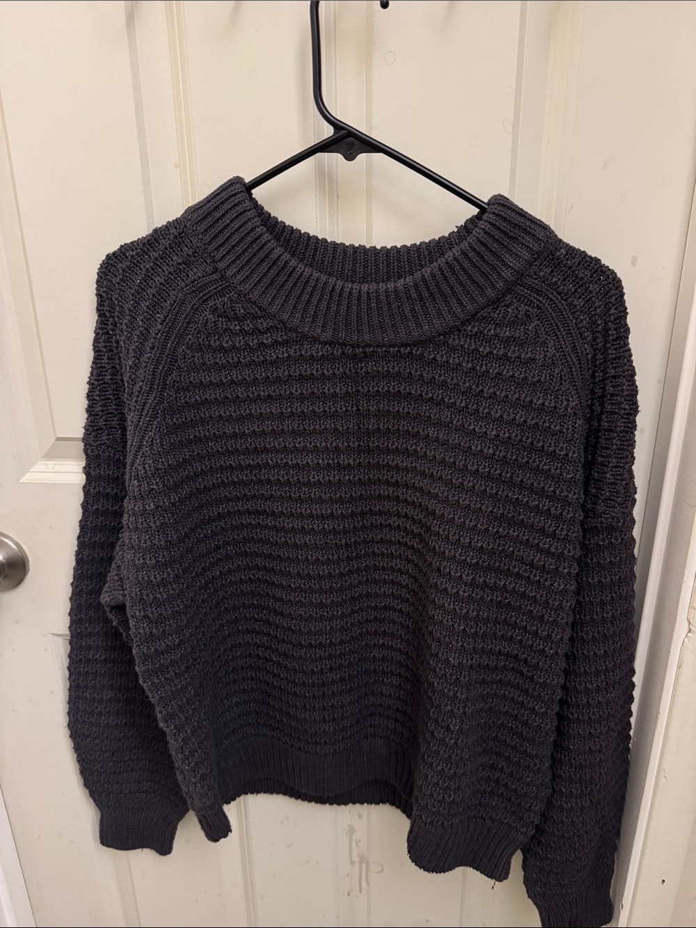 Universal Thread Black Textured Crewneck Sweater